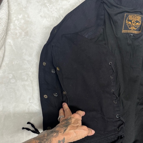 Men's Black Vest with Gun Pocket - Picture 7 of 12